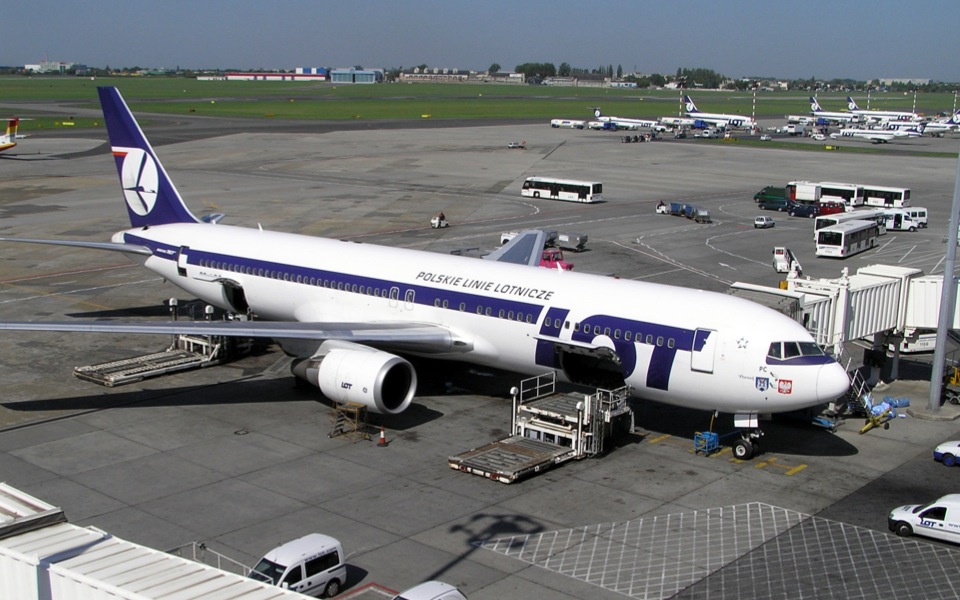 LOT Polish Airlines to resume Warsaw-Athens flights
