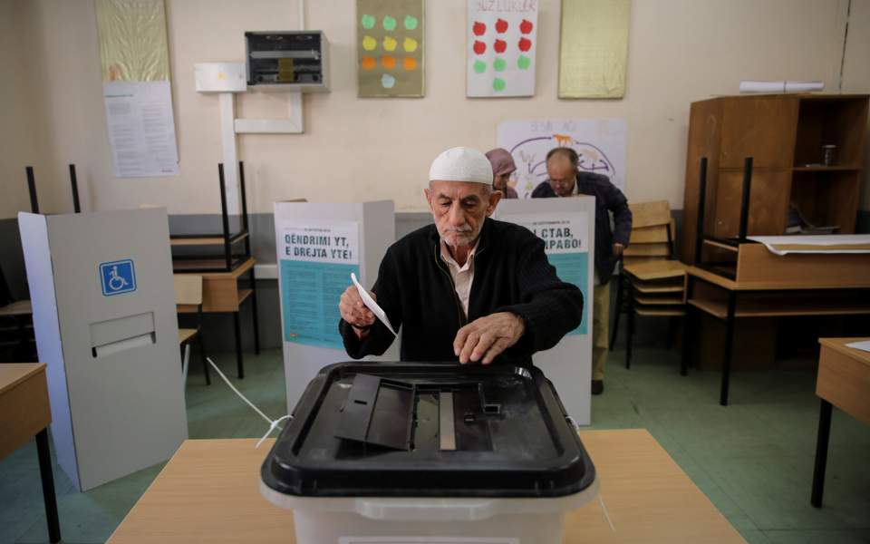 Low turnout during first six hours of voting in FYROM referendum
