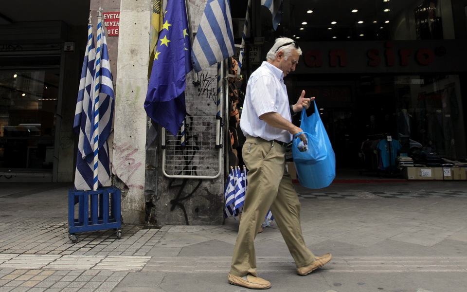 Greece’s current account surplus drops in August