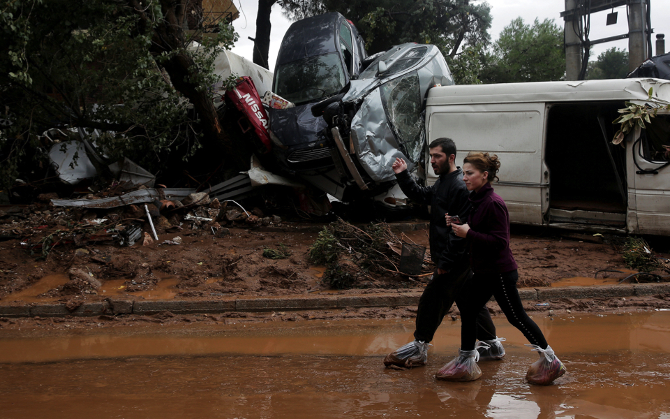 Locals struggle to clean up after floods kill 15