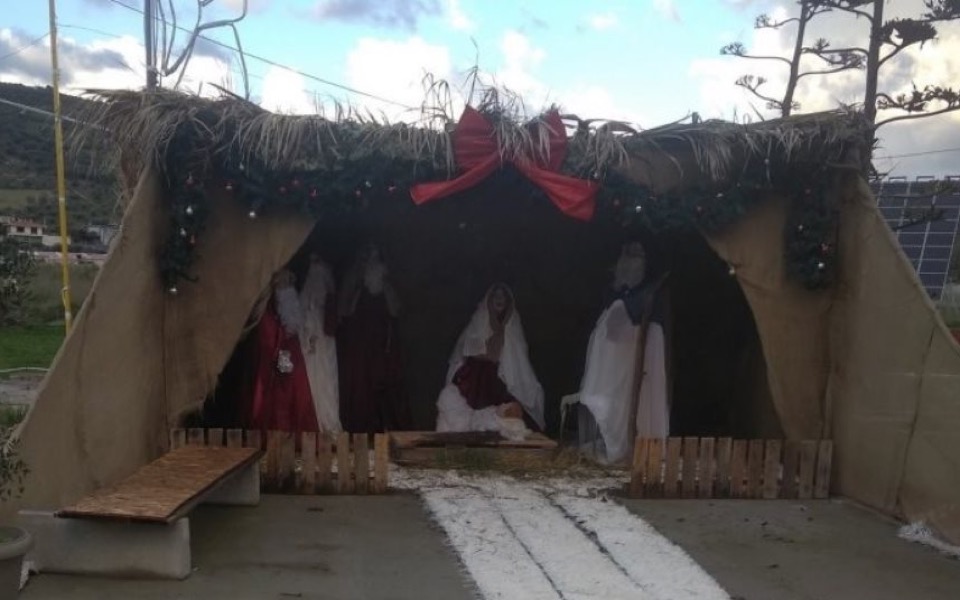 Crete Christmas manger robbed of its hay
