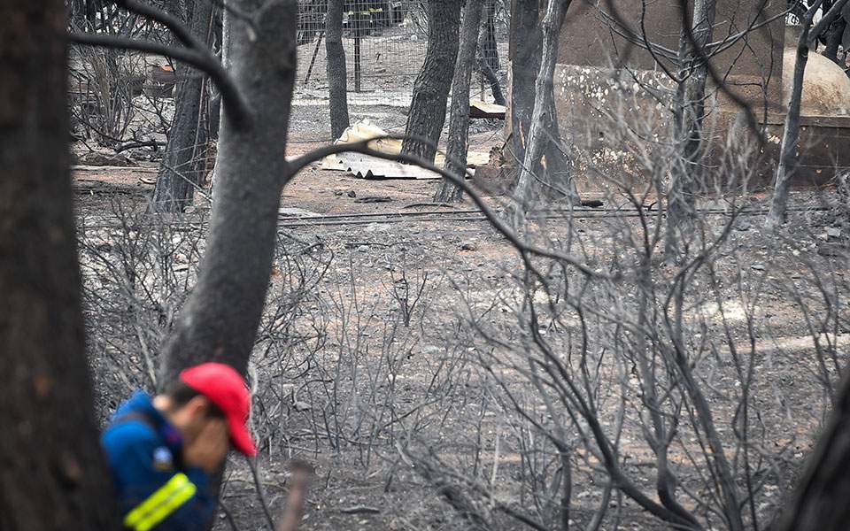 Strategy in Attica fire fight was deficient, Kathimerini learns