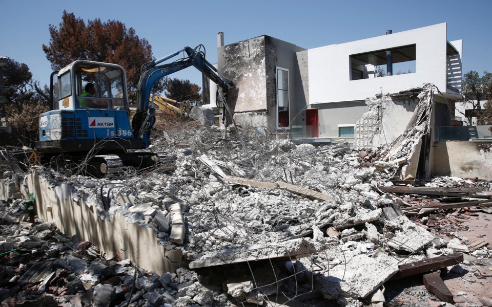 Demolition of burned homes in Mati begins