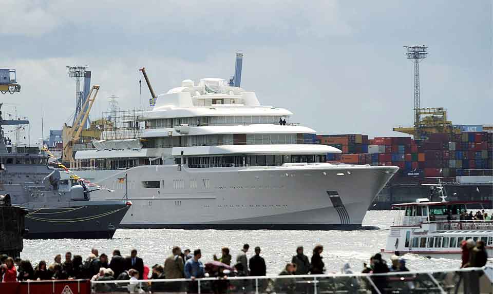 Greeks third in super-yacht ownership
