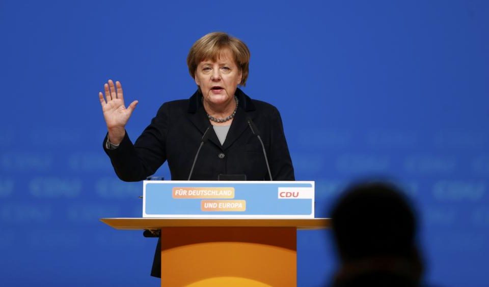 Merkel thanks Schaeuble for role in Greek negotiations