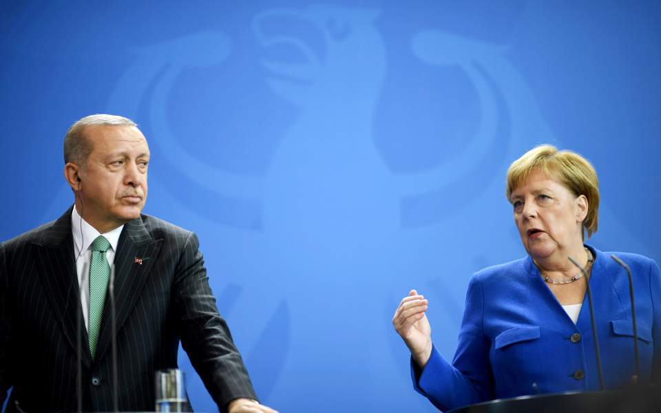 Merkel plans Turkey trip to preserve migrant pact, newspaper reports