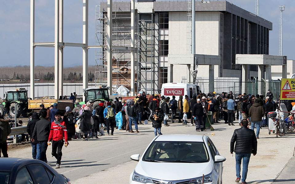 Turkey reopens border crossing in Evros