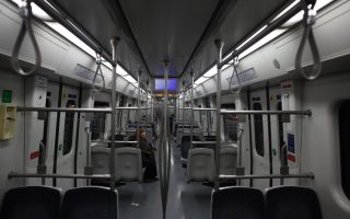 athens-public-transport-to-cut-non-peak-schedules-by-half