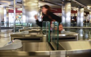 metro-barriers-increased-revenues-oasa-data-shows