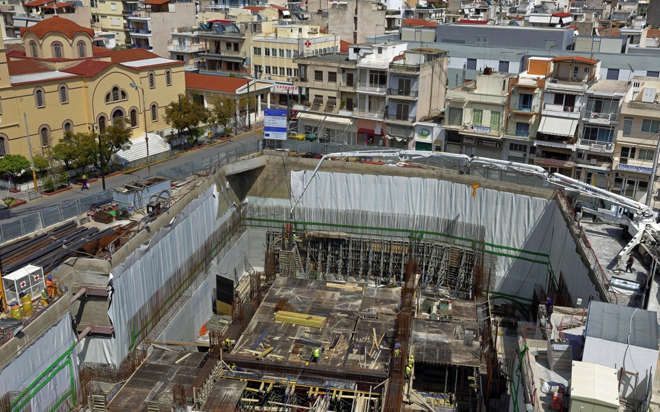 Work on metro extension to Piraeus comes to a halt