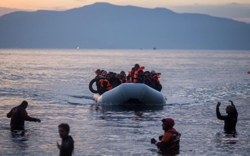 More than 280 migrants reach islands in seven days