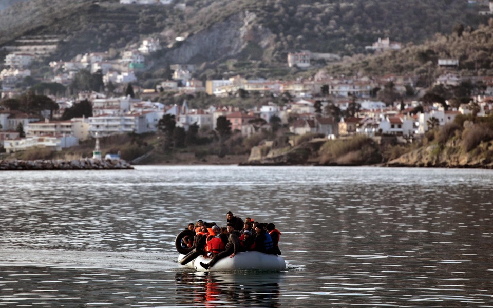 Migrants rescued off Samos as arrivals continue