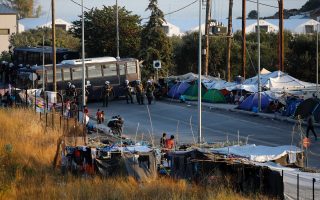Police operation underway to transfer homeless Moria migrants to new camp