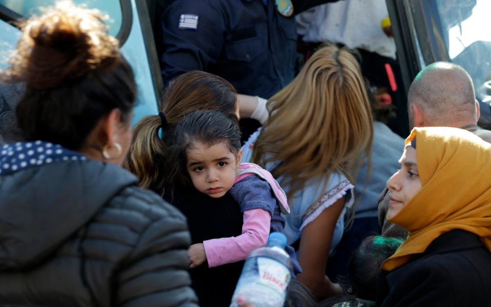 Greece begins moving refugees, migrants stranded at Piraeus port to other towns