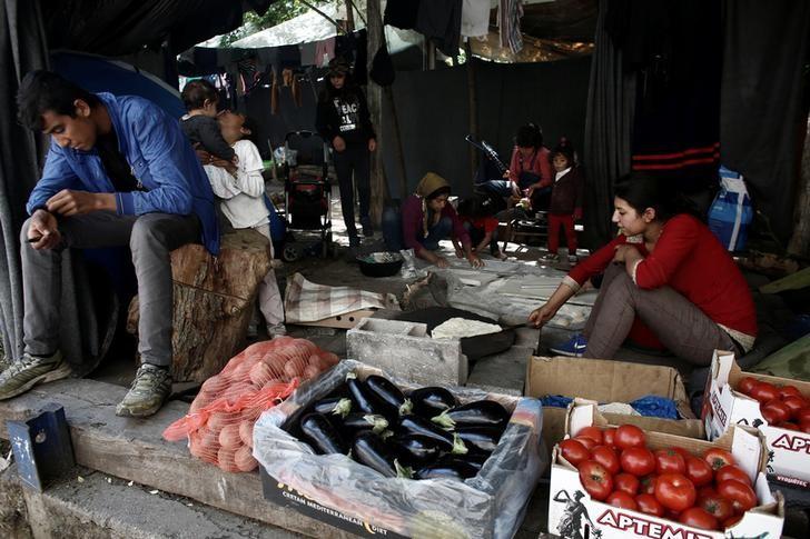 Tired of waiting, Greece’s migrants turn to business to survive