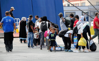 greek-authorities-easing-congestion-at-island-migrant-camps