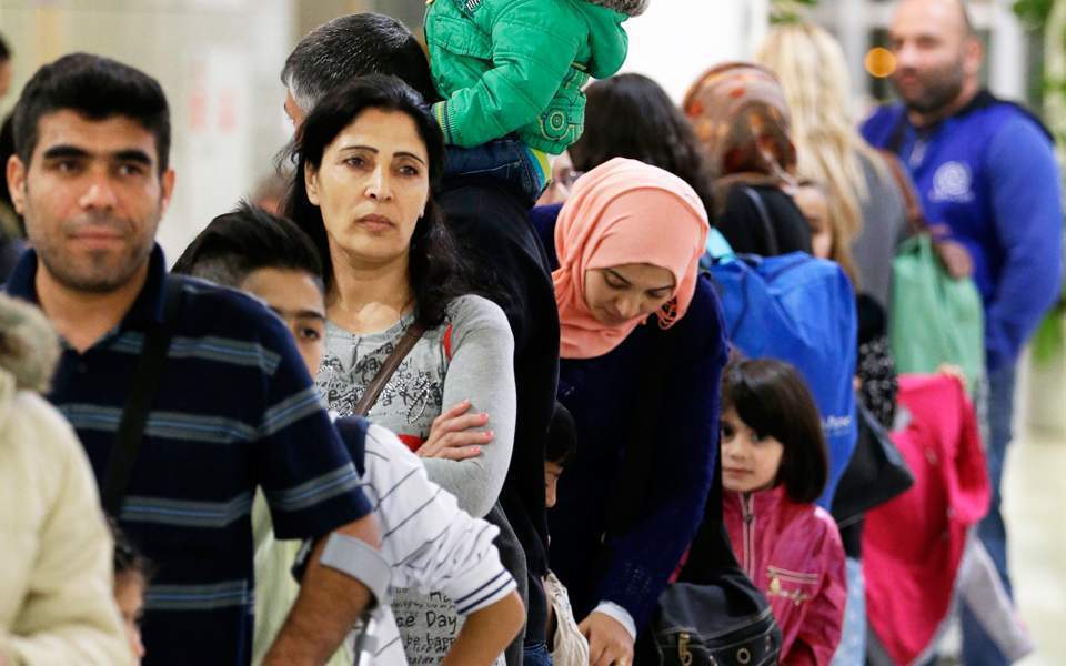 Berlin to take in 1,553 refugees from Greece