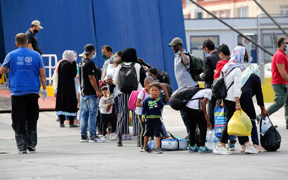 Greek authorities easing congestion at island migrant camps