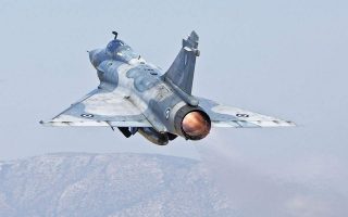 crews-begin-operation-to-recover-fighter-jet-wreckage