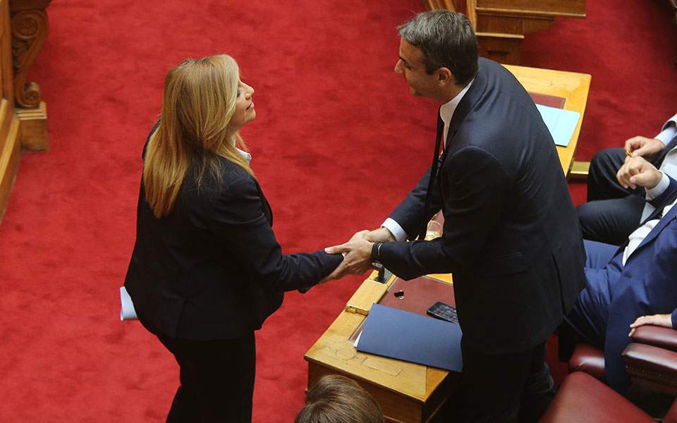 Mitsotakis, Gennimata disagree about constitutional review