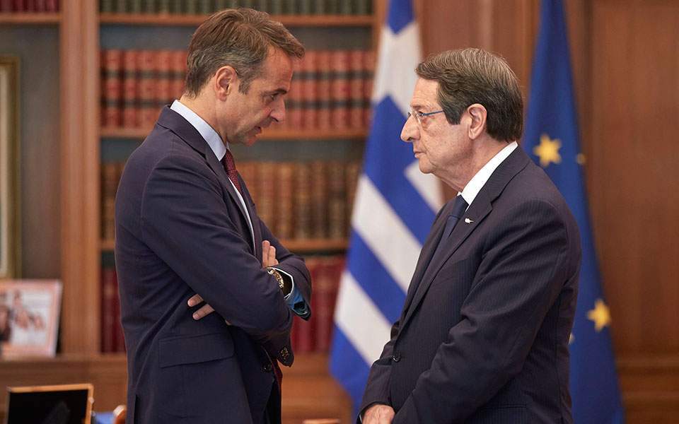Greece, Cyprus leaders discuss strategy