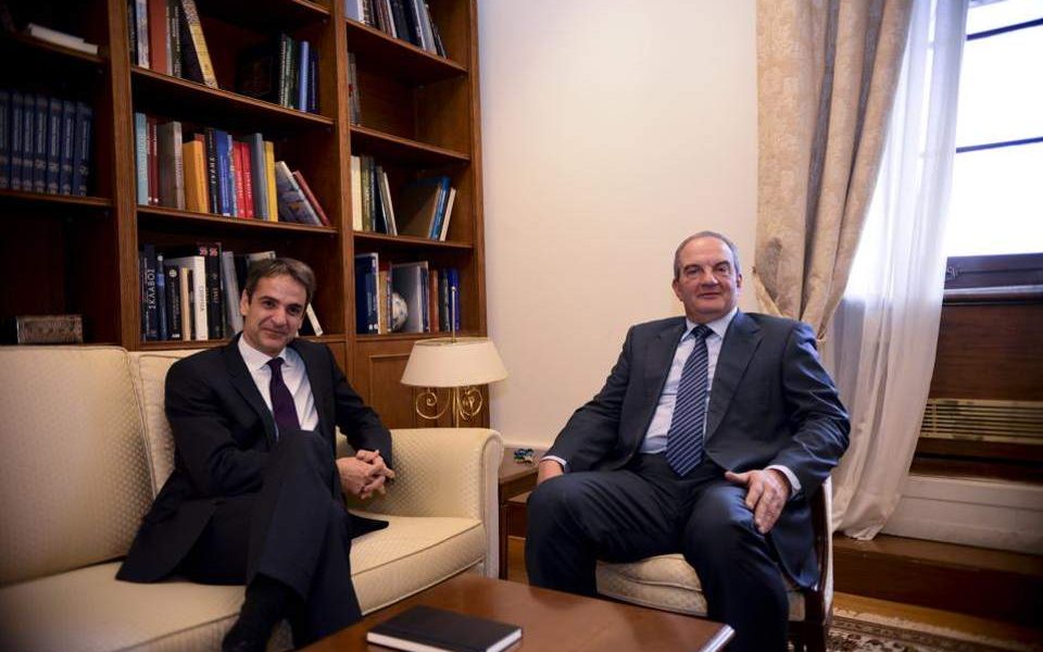 Mitsotakis meets former conservative premier