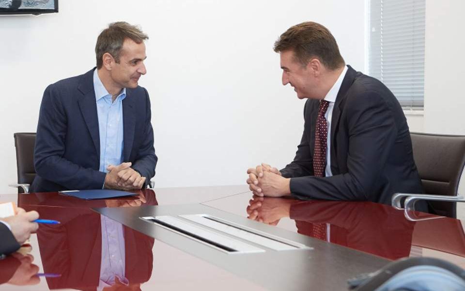 Mitsotakis meets with Serbian ambassador