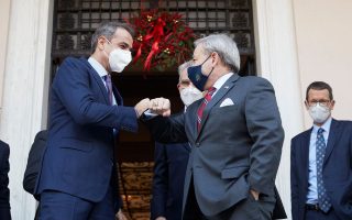 Mitsotakis slams gov’t, warns over pressure on judiciary