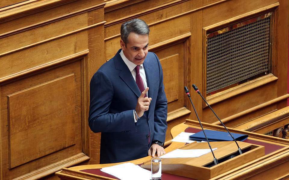 Mitsotakis threatens Super League suspension after debate in Parl’t