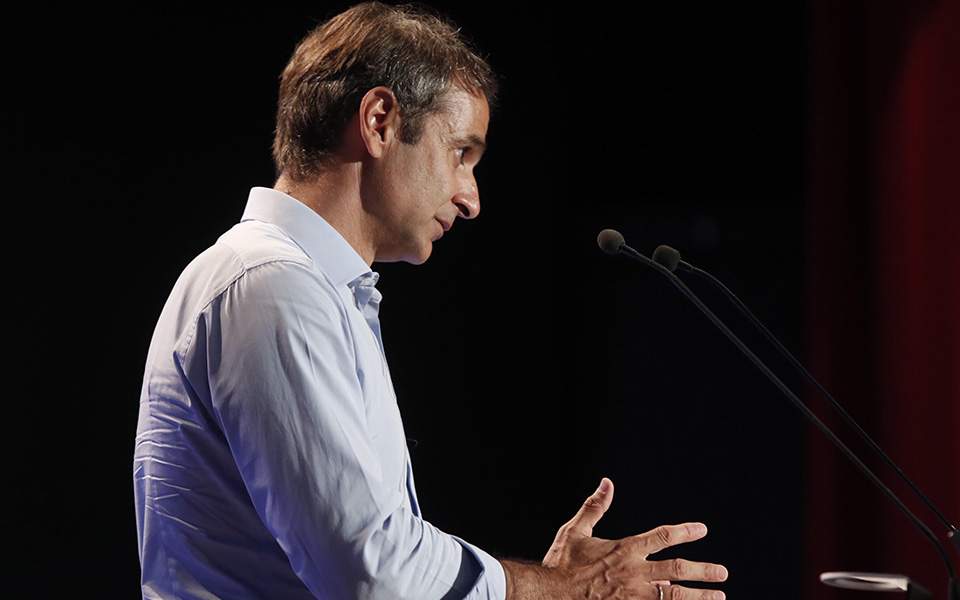 Mitsotakis vows to end overtaxation of middle class