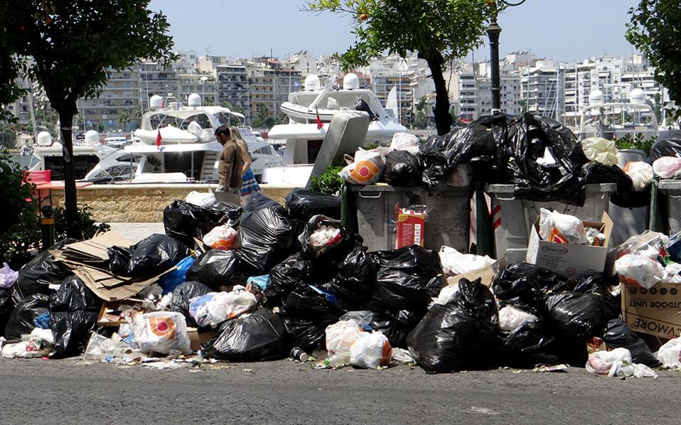 Rubbish piles raise health fears in strike-hit Greece