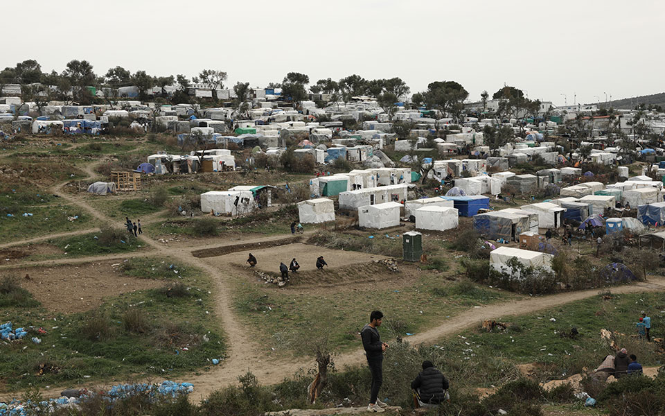 Flurry of tests as Covid hits Greece’s biggest migrant camp