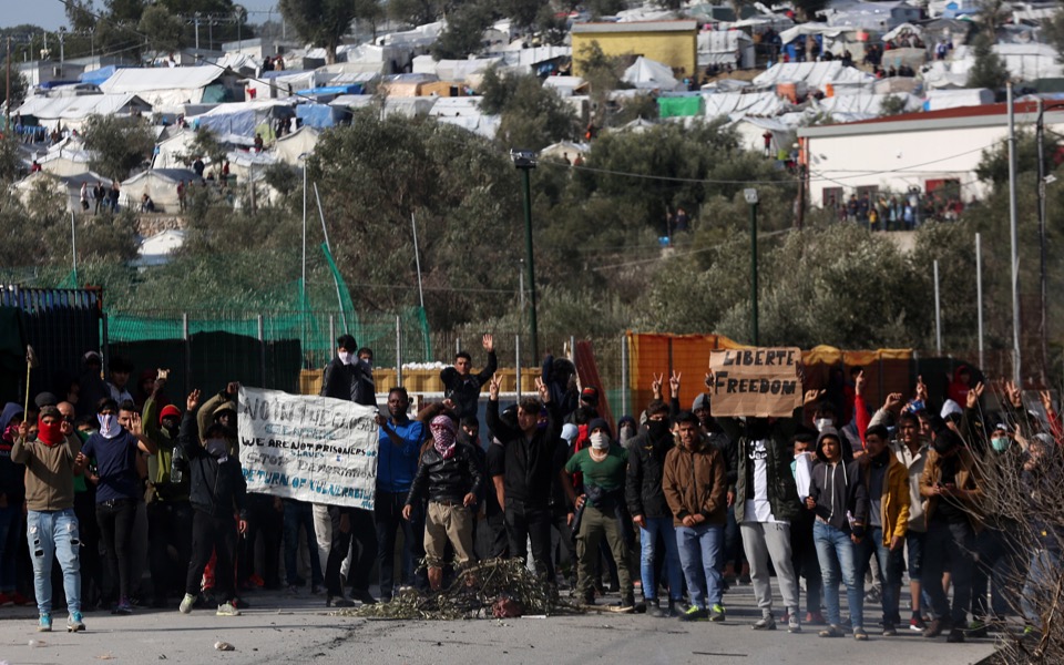 UN says Greece has no right to stop accepting asylum requests