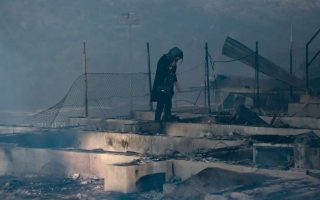 Italy to take 300 refugees from fire-gutted Moria camp