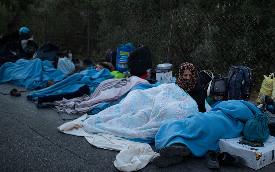 Ferry for homeless Moria migrants docks in Lesvos but locals block road