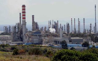 Greek refineries stocking up on cheaper oil