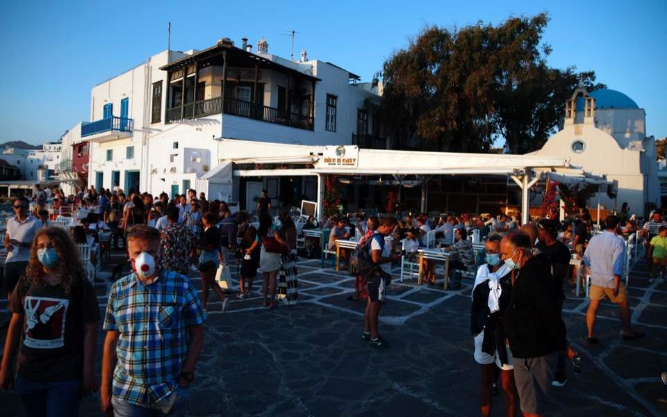 Authorities impose new restrictions on Mykonos and Halkidiki