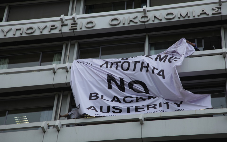 Banner against austerity in Athens taken down