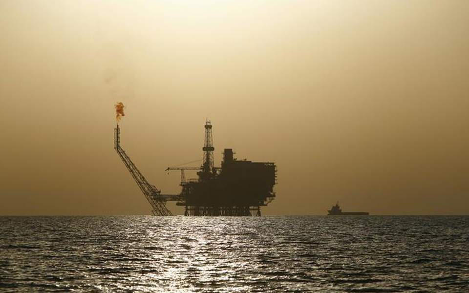 US snaps back Iran sanctions, Greece and seven others granted oil waver
