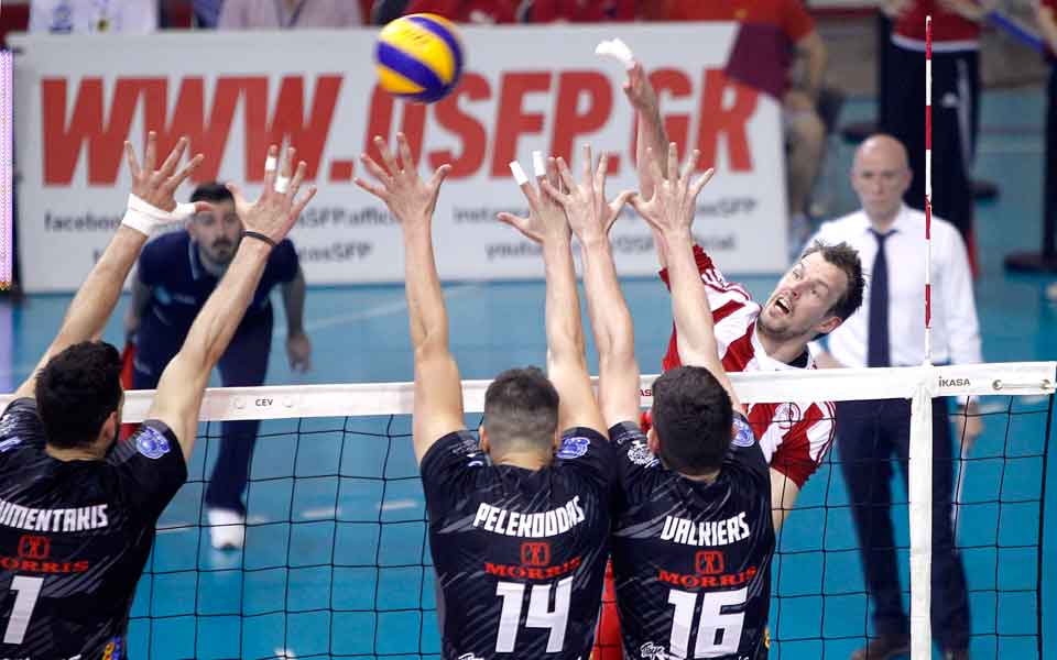 Olympiakos sweeps PAOK to win the volleyball league unbeaten