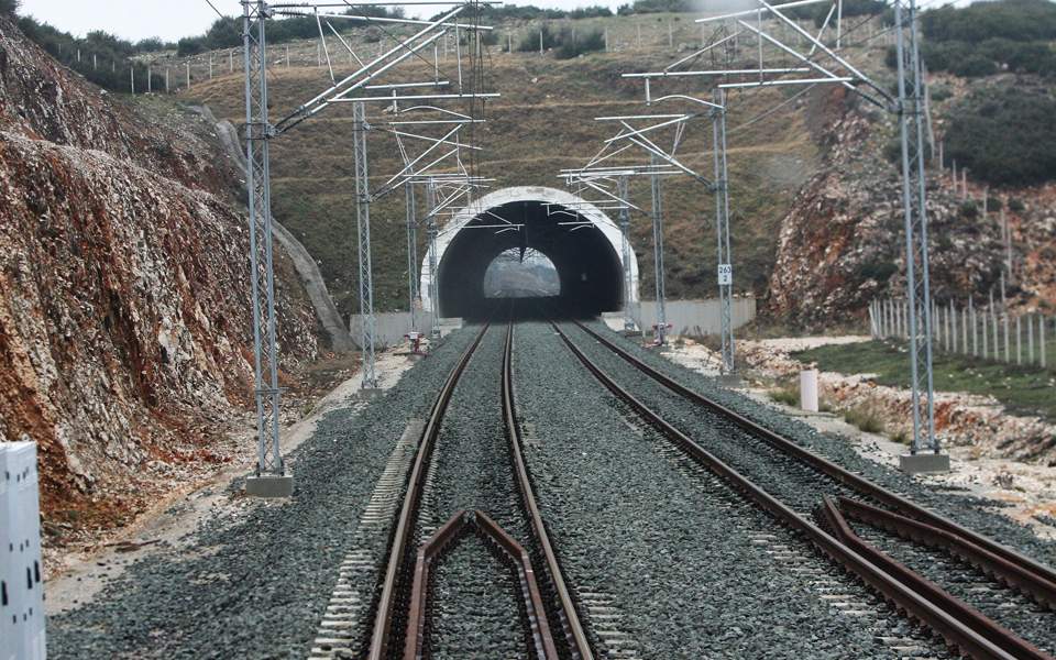 OSE says cut cables found in Liakokladi-Domokos railway section