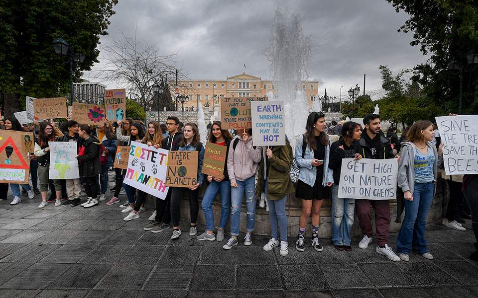 Greek students join global #fridaysforfuture eco movement