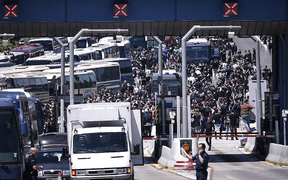 Police beef up security as PAOK fans arrive in Athens for Cup final