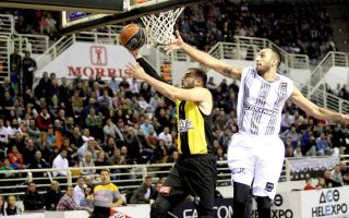 Hard-fought away wins for AEK and Aris hoopsters
