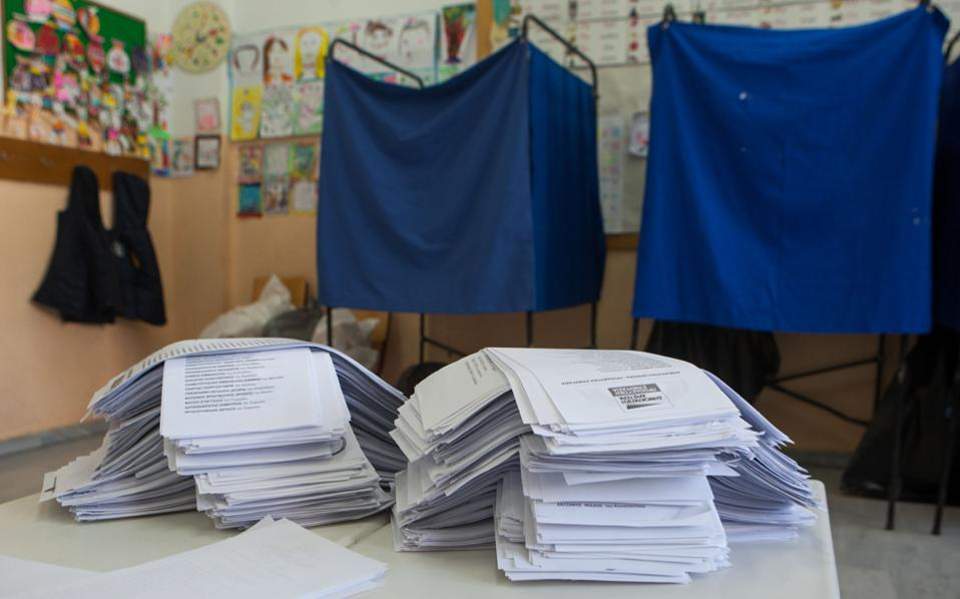 Poll gives ND 4.4 percent lead over ruling SYRIZA