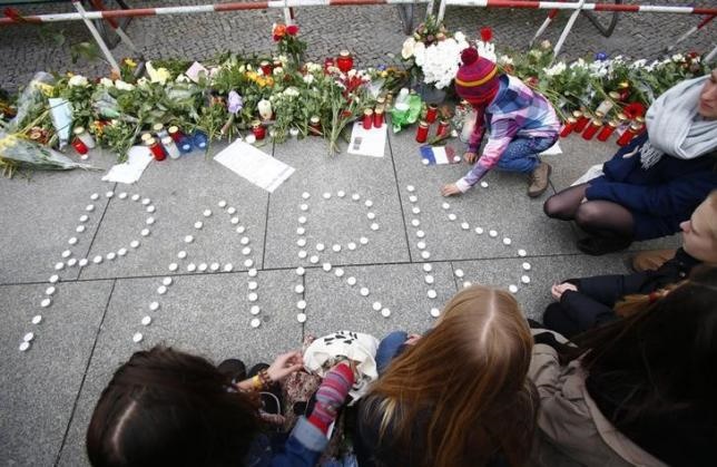 Austria investigates two men who passed through Greece for links to Paris attackers