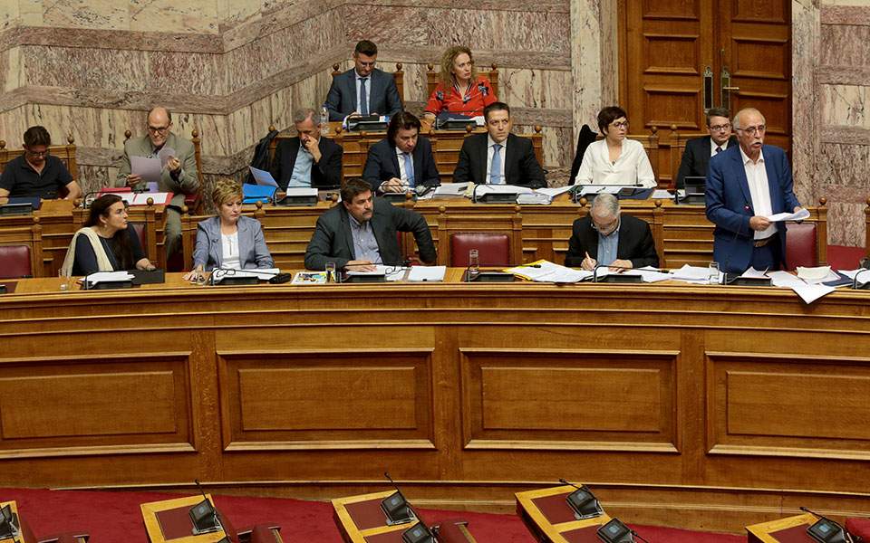 Mitsotakis says ND will vote down 2019 budget