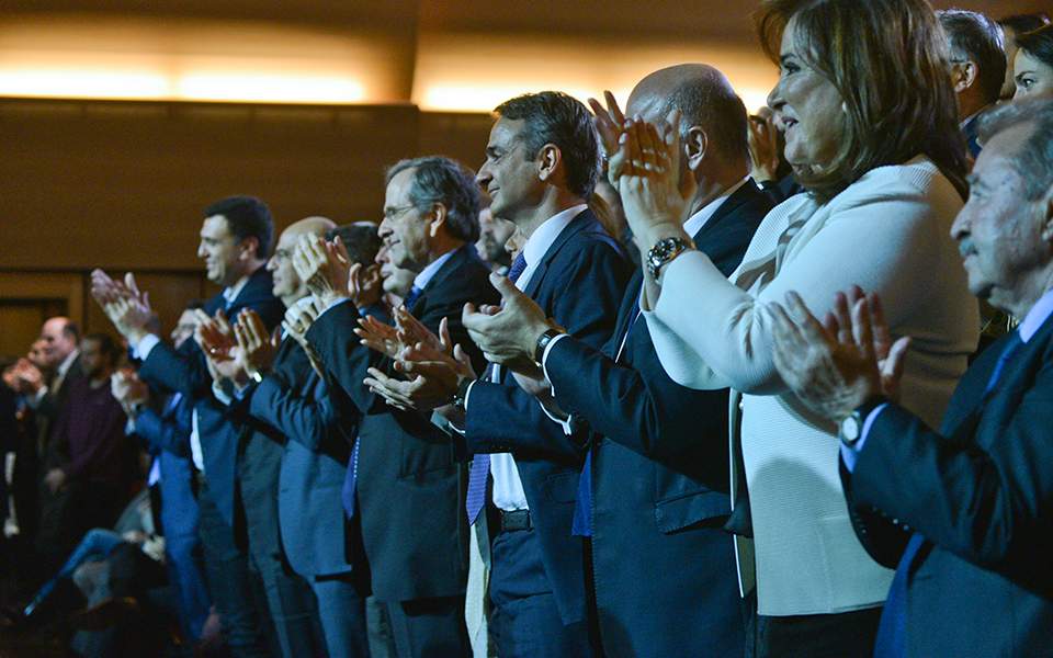 Mitsotakis presents ND European election candidates