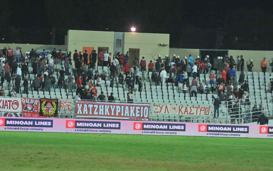Crowd trouble mars Olympiakos’s Cup win