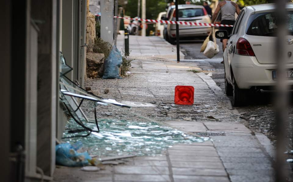 Police investigage Piraeus bomb blast